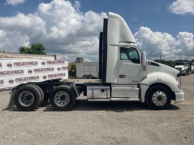 Image of Kenworth T680 equipment image 3