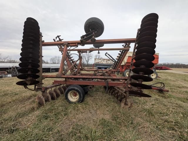 Image of International Harvester 496 equipment image 1