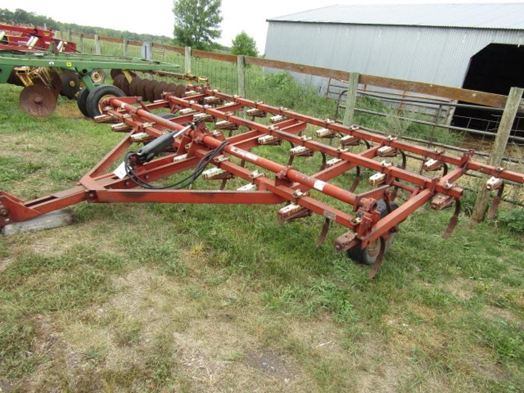 SOLD - 280. IH MODEL 45 15 FT. VIBRA SHANK FIELD CULTIVATOR Tillage with 15  ft | Tractor Zoom