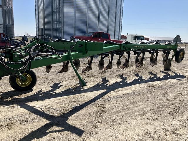 Image of John Deere 2800 equipment image 1