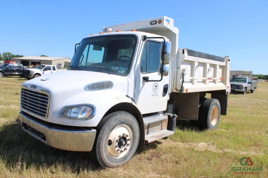 Image of Freightliner M2 106 Primary image