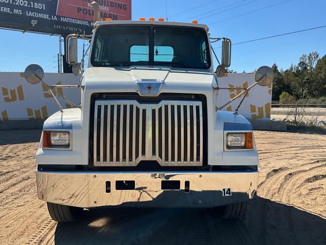 Image of Western Star 4700SF equipment image 1