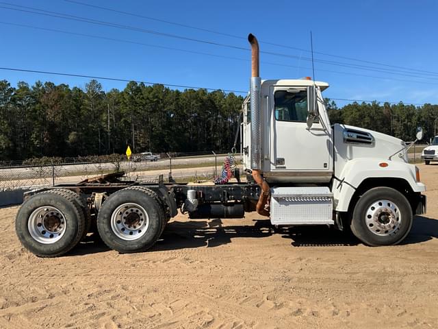 Image of Western Star 4700SF equipment image 3