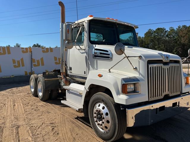 Image of Western Star 4700SF equipment image 2