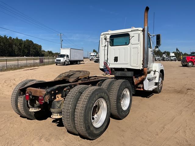 Image of Western Star 4700SF equipment image 4