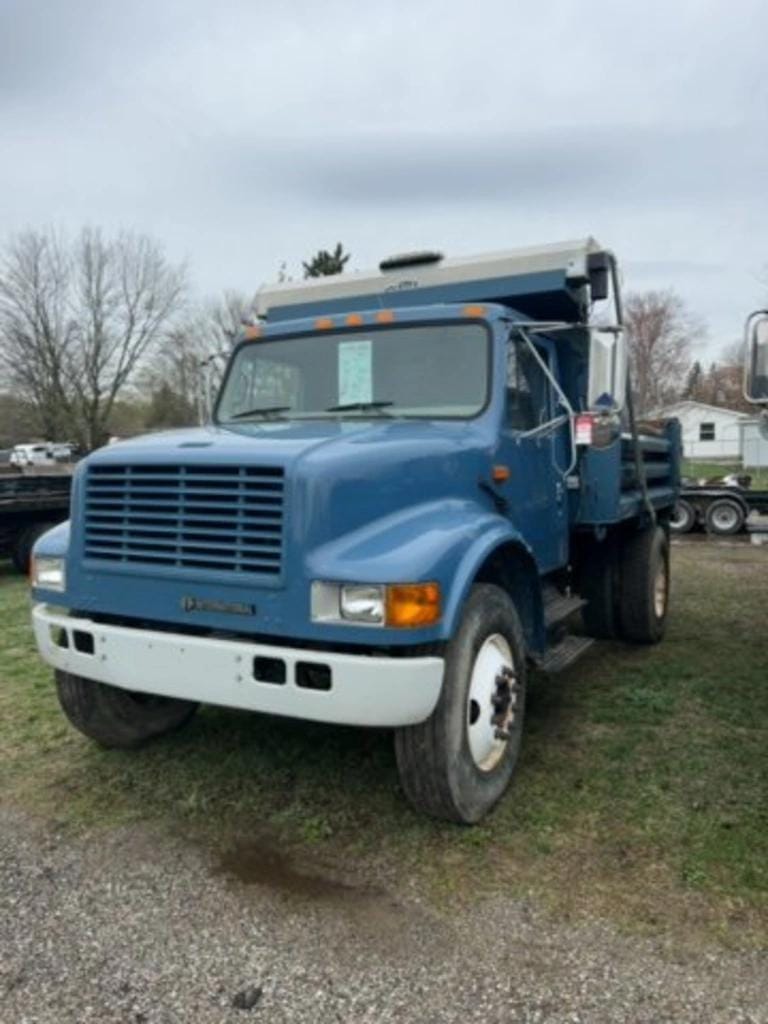 2001 International 4900 Equipment Image0