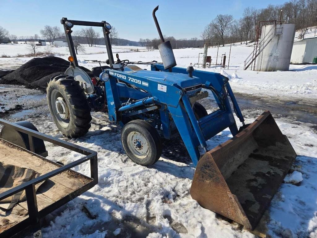 Ford 2610 Equipment Image0