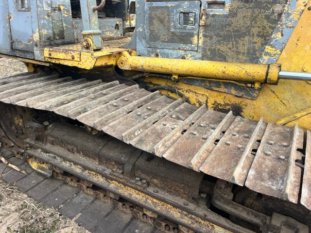 Image of Komatsu D32P equipment image 3