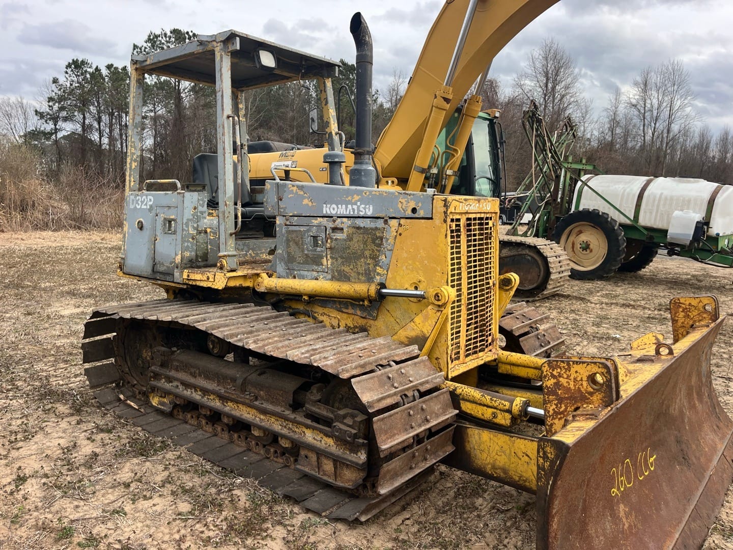 Komatsu D32P Equipment Image0