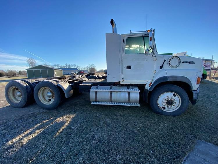 1995 Ford F9000 Equipment Image0