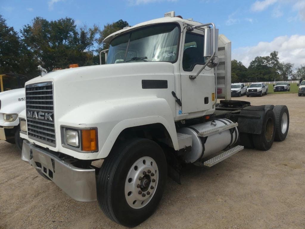 2005 Mack CH613 Equipment Image0