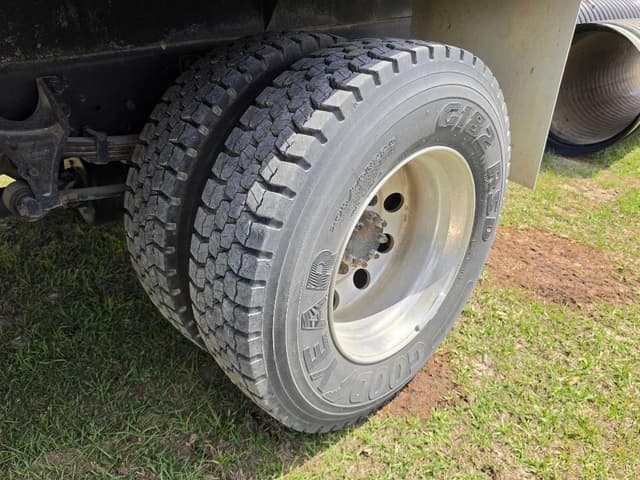 Image of Ford F-650 equipment image 4