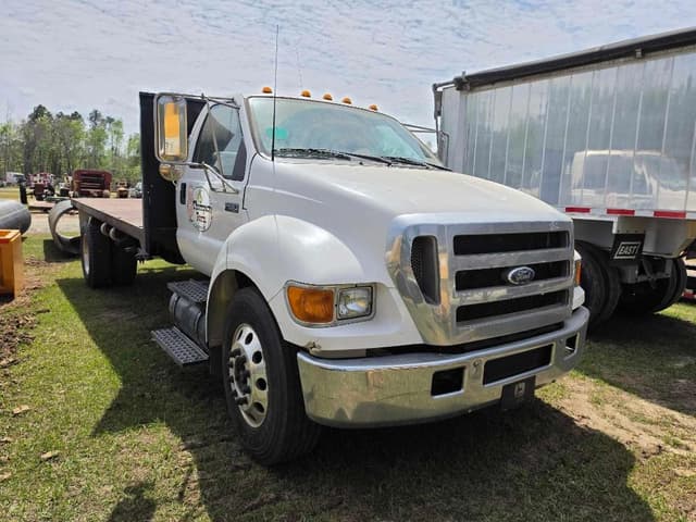 Image of Ford F-650 equipment image 3