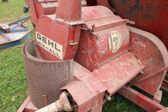 Image of Gehl 120 equipment image 2