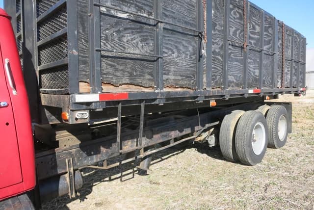 Image of International Loadstar 1800 equipment image 3