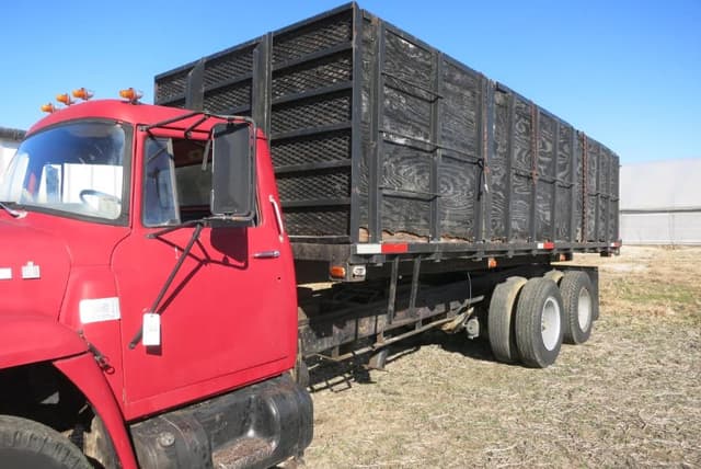 Image of International Loadstar 1800 equipment image 2