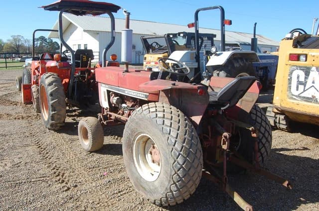 Image of International Harvester 284 equipment image 1