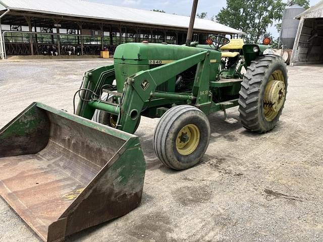 Image of John Deere 2840 equipment image 1