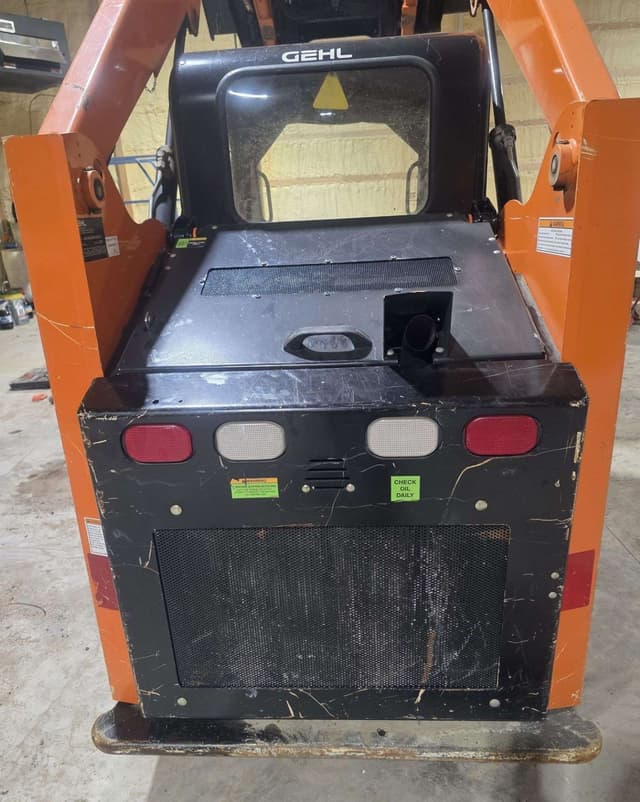 Image of Gehl R105 equipment image 2