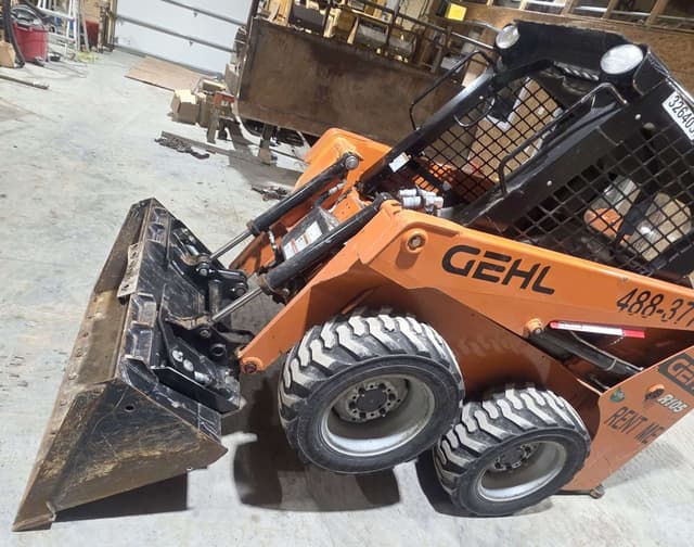 Image of Gehl R105 equipment image 1