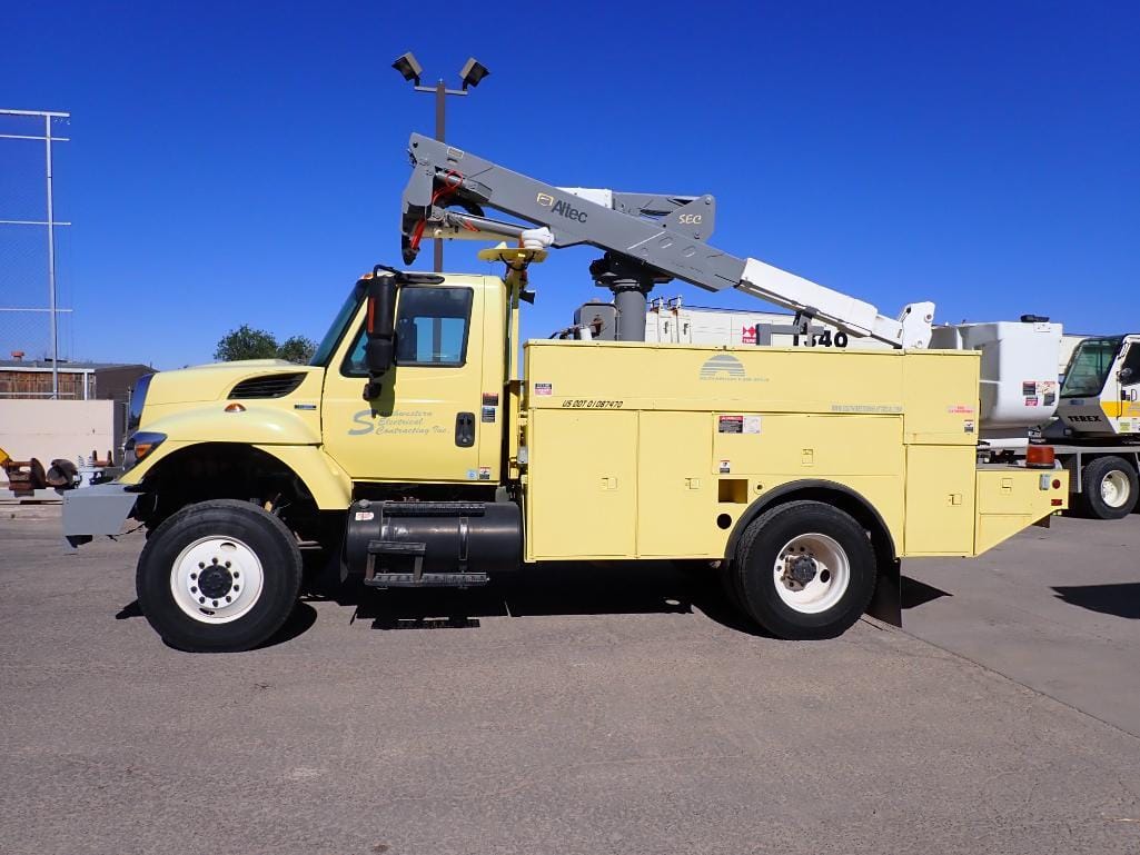 Main image International 7300