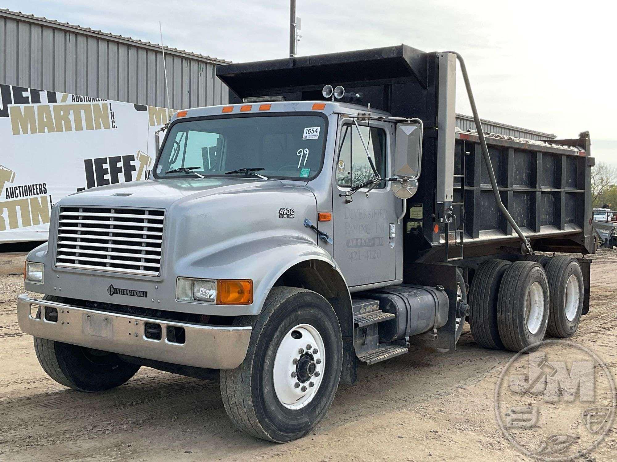 Main image International 4900