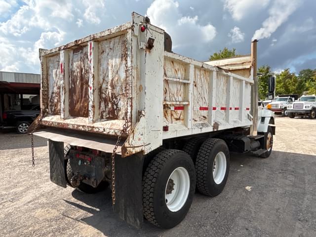 Image of International Navistar equipment image 4
