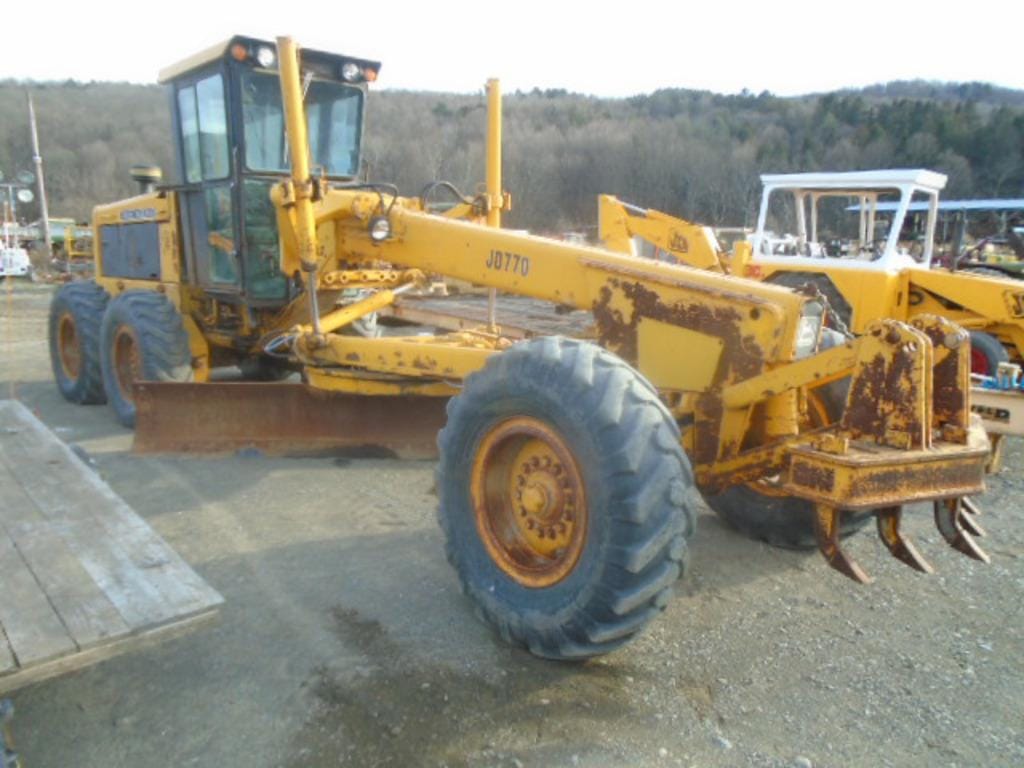 Main image John Deere 770