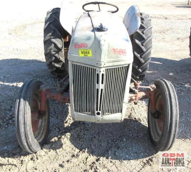 Image of Ford 9N equipment image 4