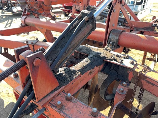 Image of White 272 equipment image 3