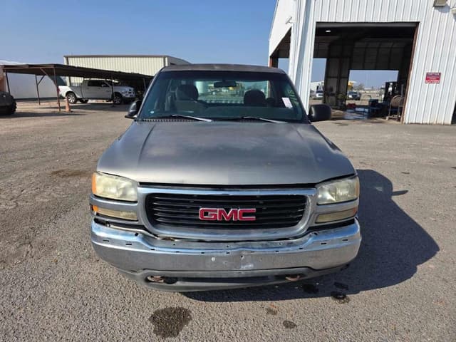 Image of GMC Sierra equipment image 2