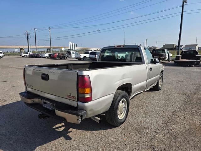 Image of GMC Sierra equipment image 4