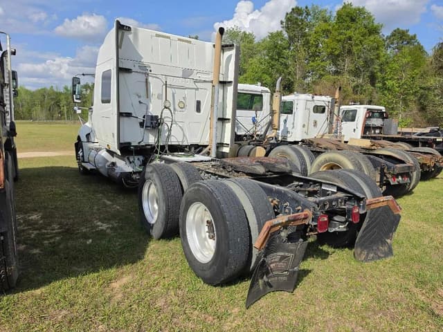 Image of International ProStar 122 equipment image 2