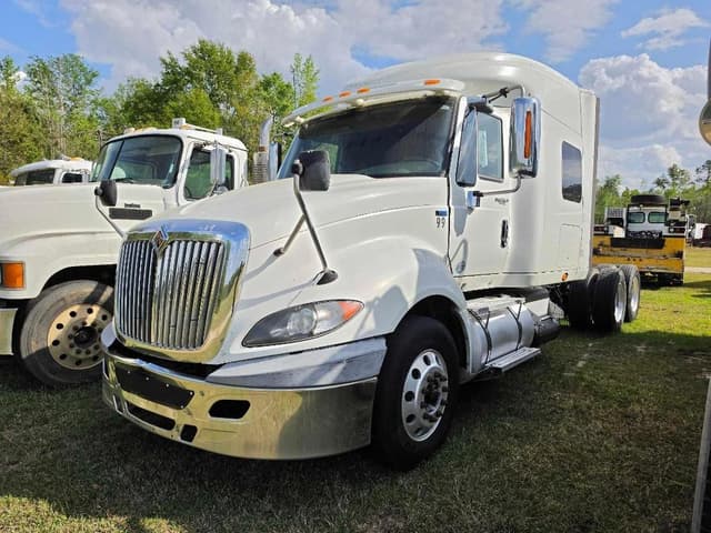 Image of International ProStar 122 equipment image 1