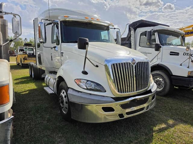 Image of International ProStar 122 equipment image 4