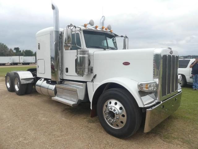 Image of Peterbilt 389 equipment image 1
