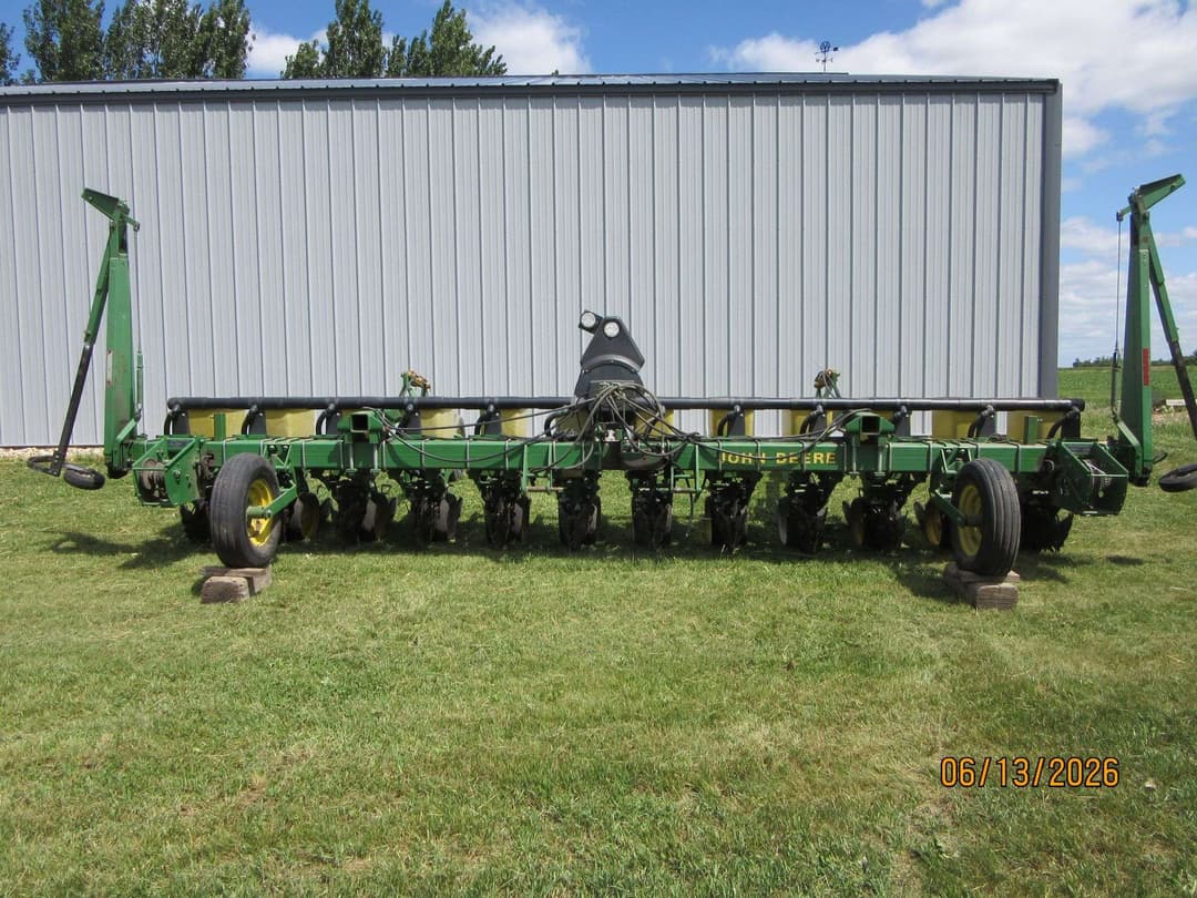 Image of John Deere 7300 Primary image