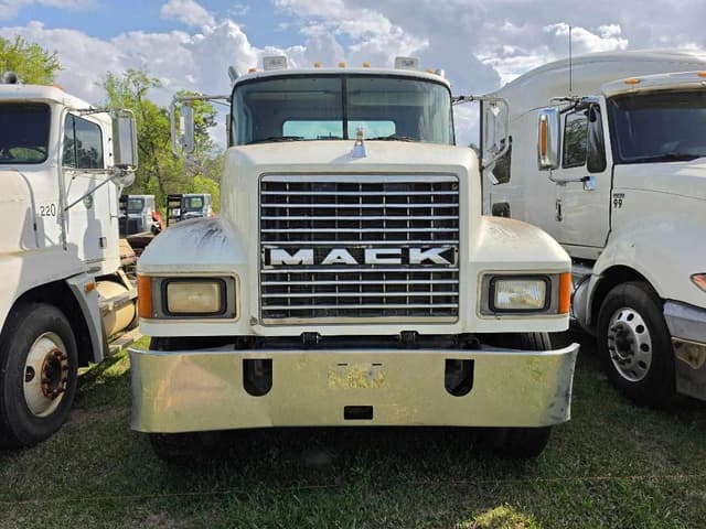 Image of Mack CHN613 equipment image 4