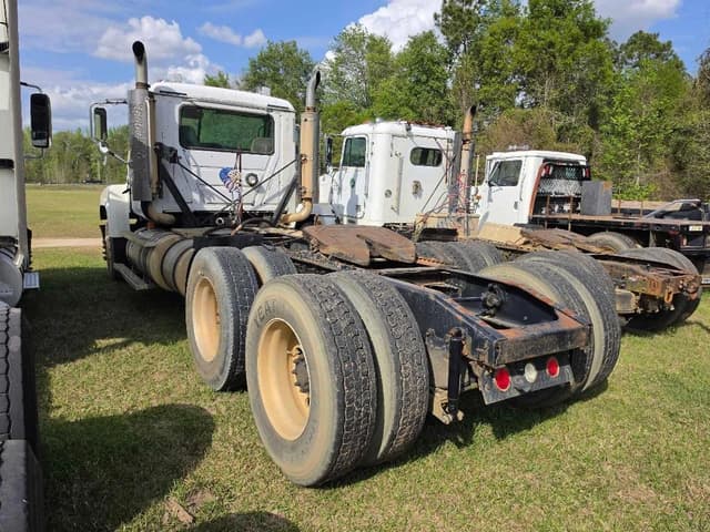 Image of Mack CHN613 equipment image 1