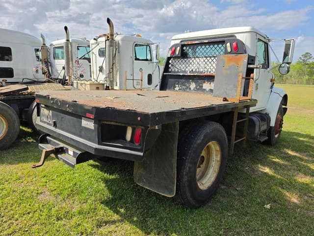 Image of International 4900 equipment image 2