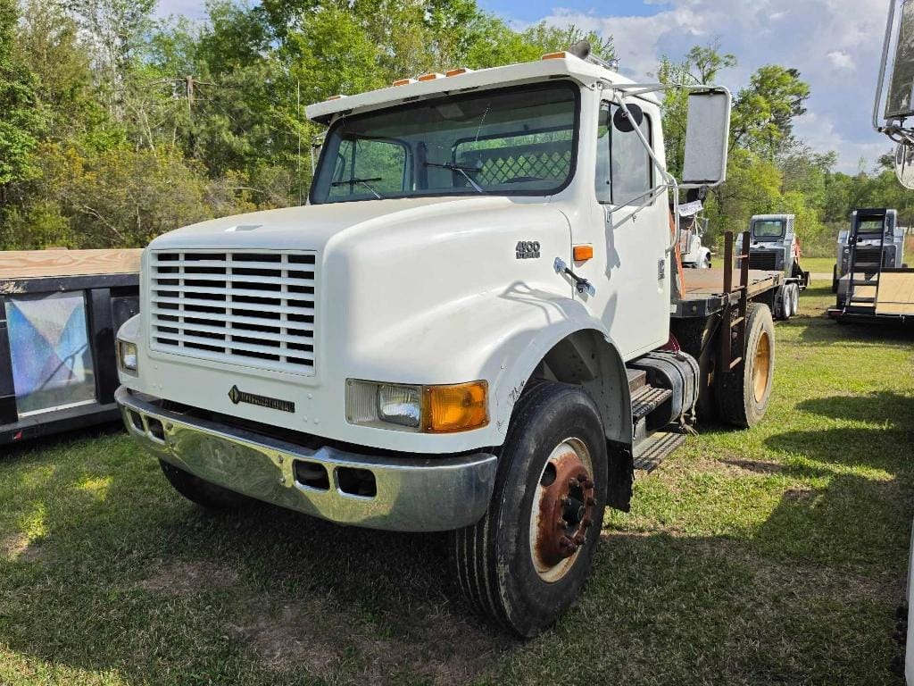 1996 International 4900 Equipment Image0