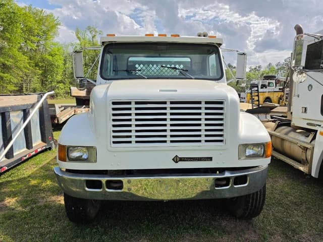 Image of International 4900 equipment image 4