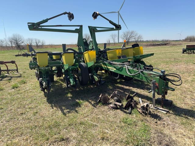 Image of John Deere 1760 equipment image 1