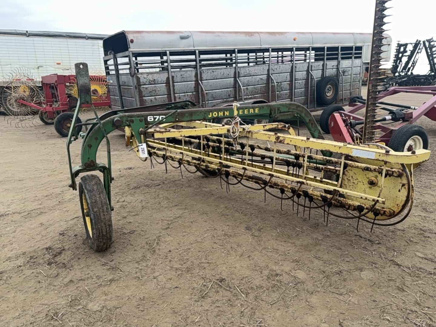 John Deere 670 Equipment Image0