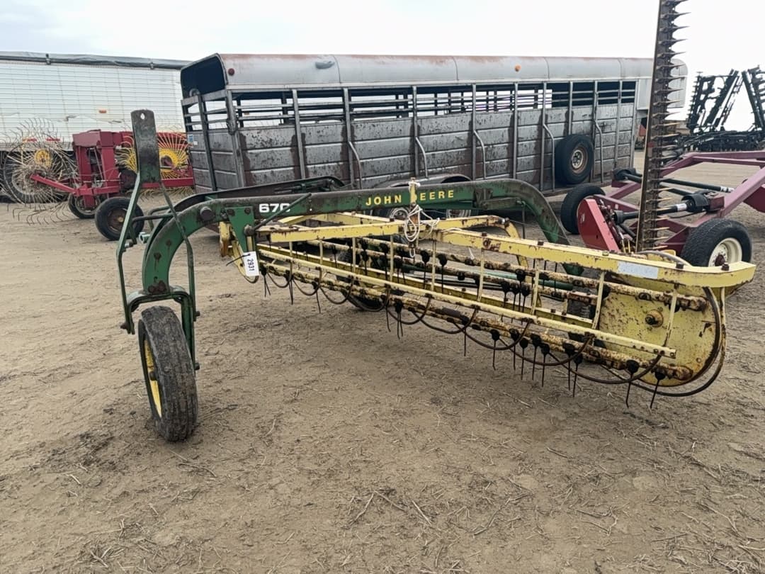 Image of John Deere 670 Primary image