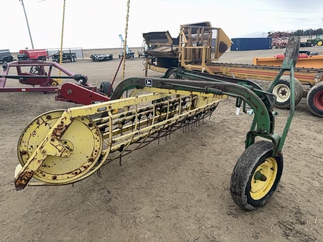 Image of John Deere 670 equipment image 4