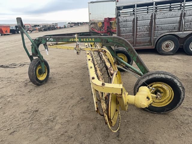 Image of John Deere 670 equipment image 1