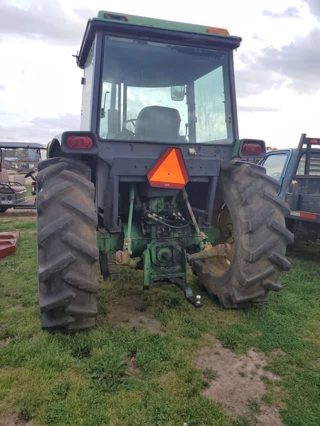 Image of John Deere 2940 equipment image 2