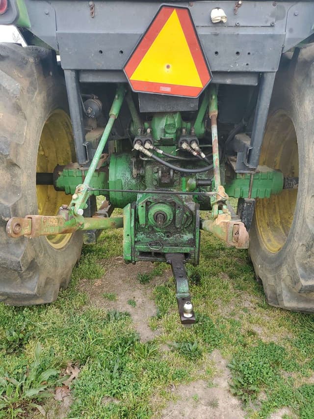 Image of John Deere 2940 equipment image 3