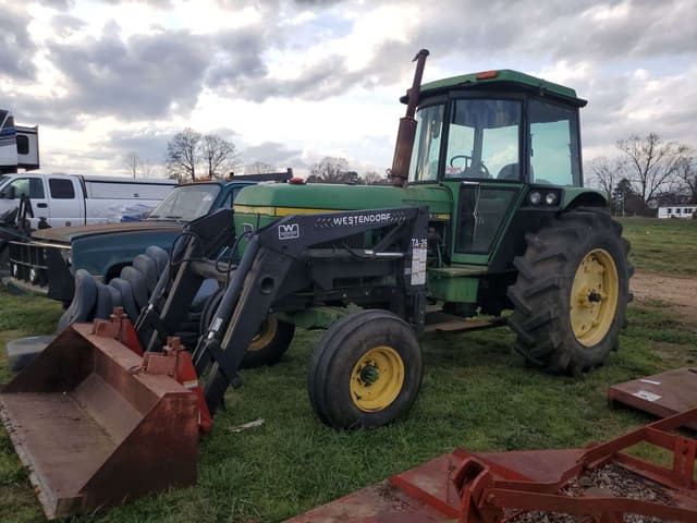 Image of John Deere 2940 equipment image 1
